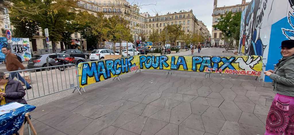 Marseille, Montreuil und Toulouse feiern die Gewaltfreiheit und den Beginn des Weltmarsches